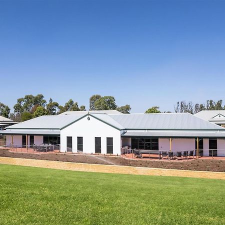 Hotel Yarrawonga Mulwala Golf Club Exteriér fotografie The new hospital at Wagga Wagga