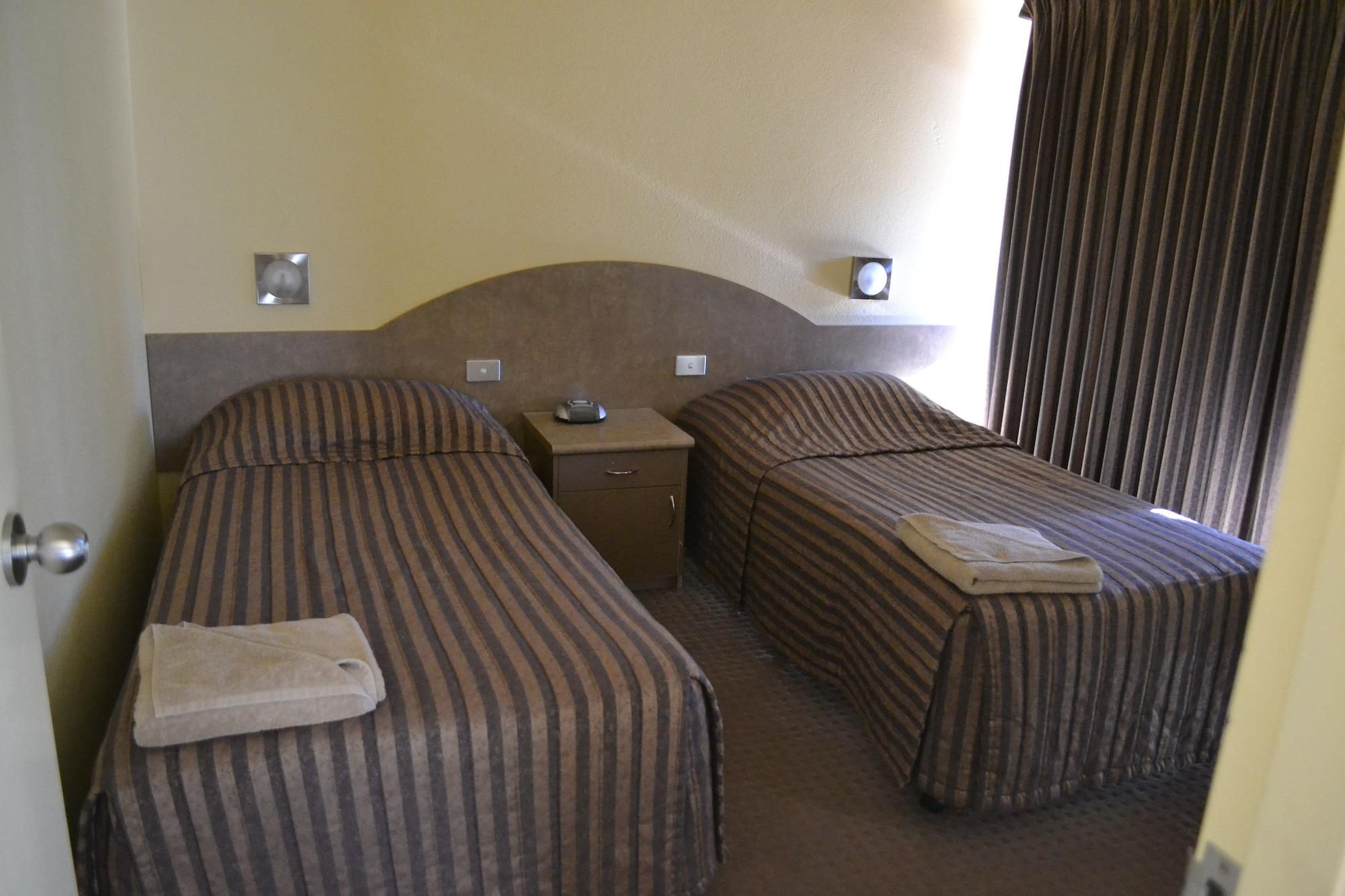 Hotel Yarrawonga Mulwala Golf Club Exteriér fotografie A typical motel room