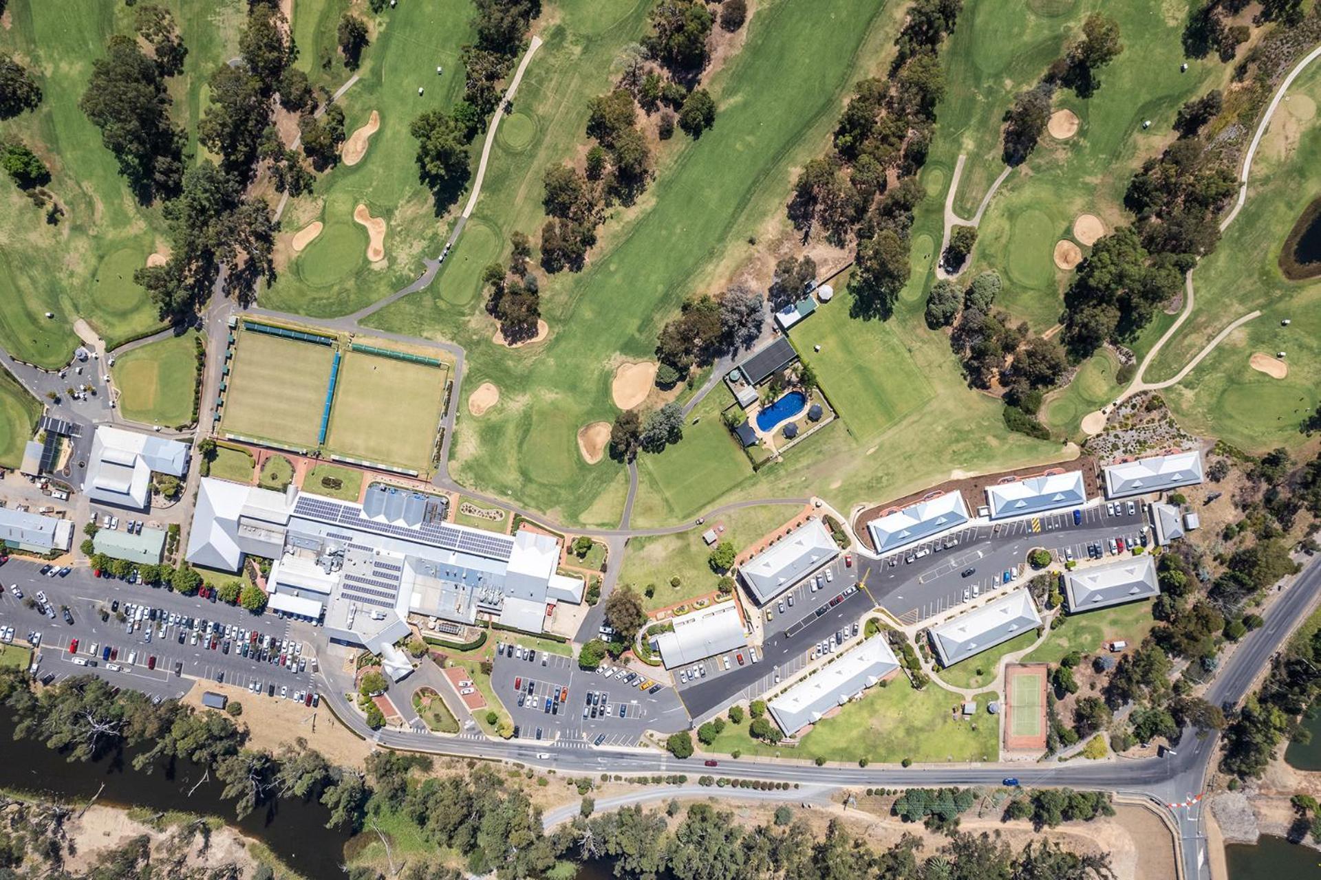 Hotel Yarrawonga Mulwala Golf Club Exteriér fotografie Aerial view of the school