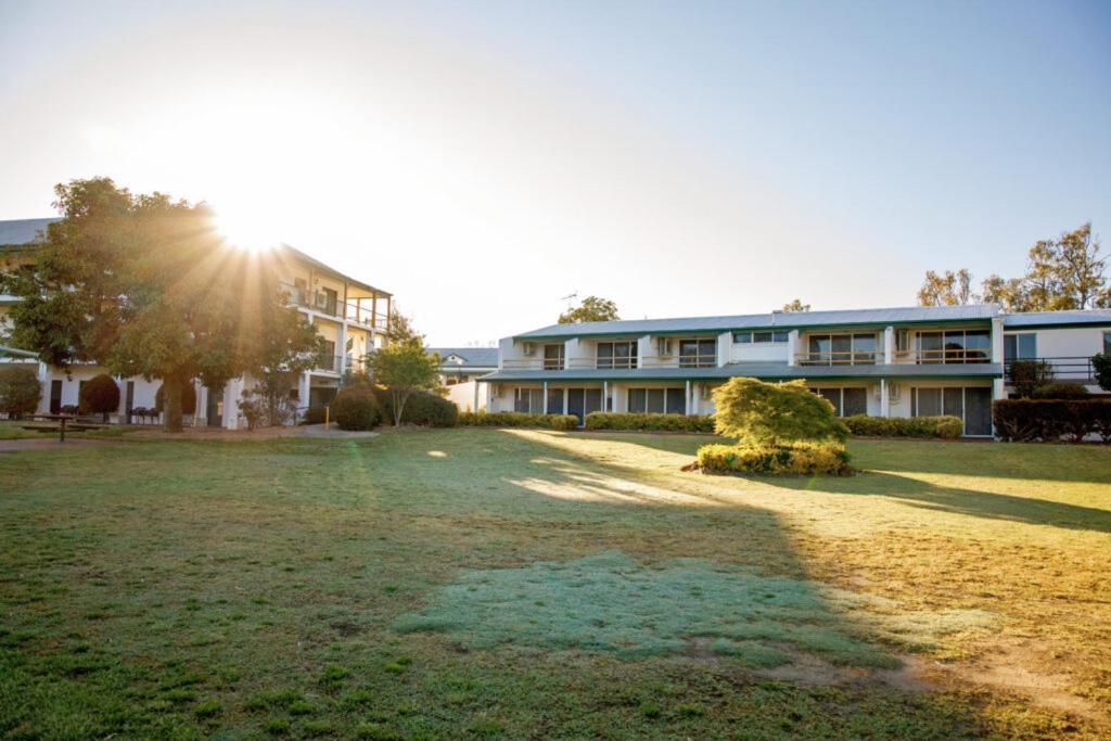 Hotel Yarrawonga Mulwala Golf Club Exteriér fotografie The Village, 2015