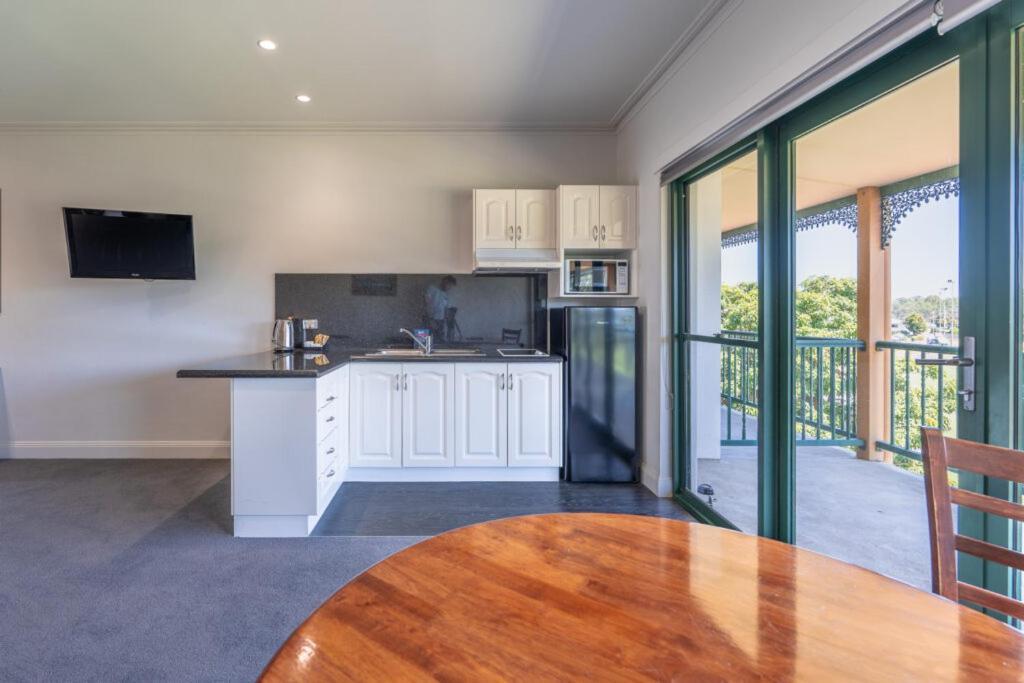 Hotel Yarrawonga Mulwala Golf Club Exteriér fotografie A kitchen in a serviced apartment