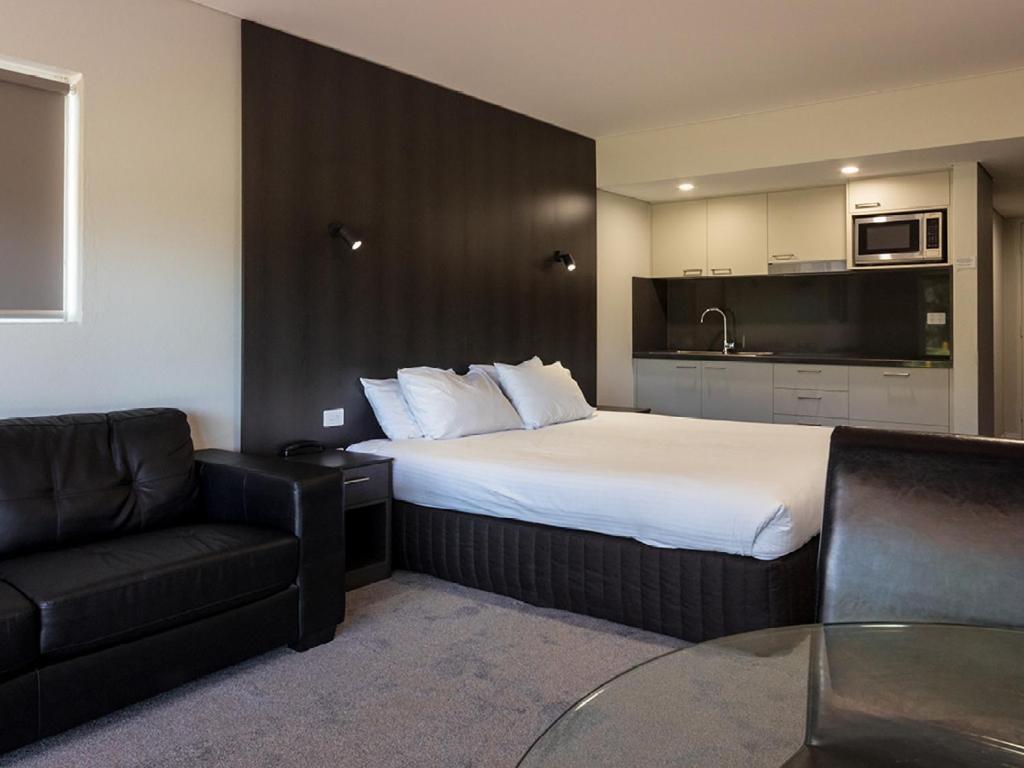 Hotel Yarrawonga Mulwala Golf Club Exteriér fotografie Studio apartment
