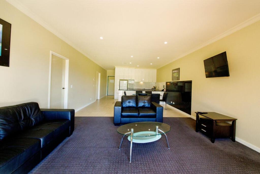 Hotel Yarrawonga Mulwala Golf Club Exteriér fotografie A typical apartment at the hotel