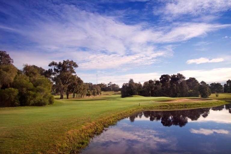 Hotel Yarrawonga Mulwala Golf Club Exteriér fotografie The 18th hole at the 2007 PGA Championship