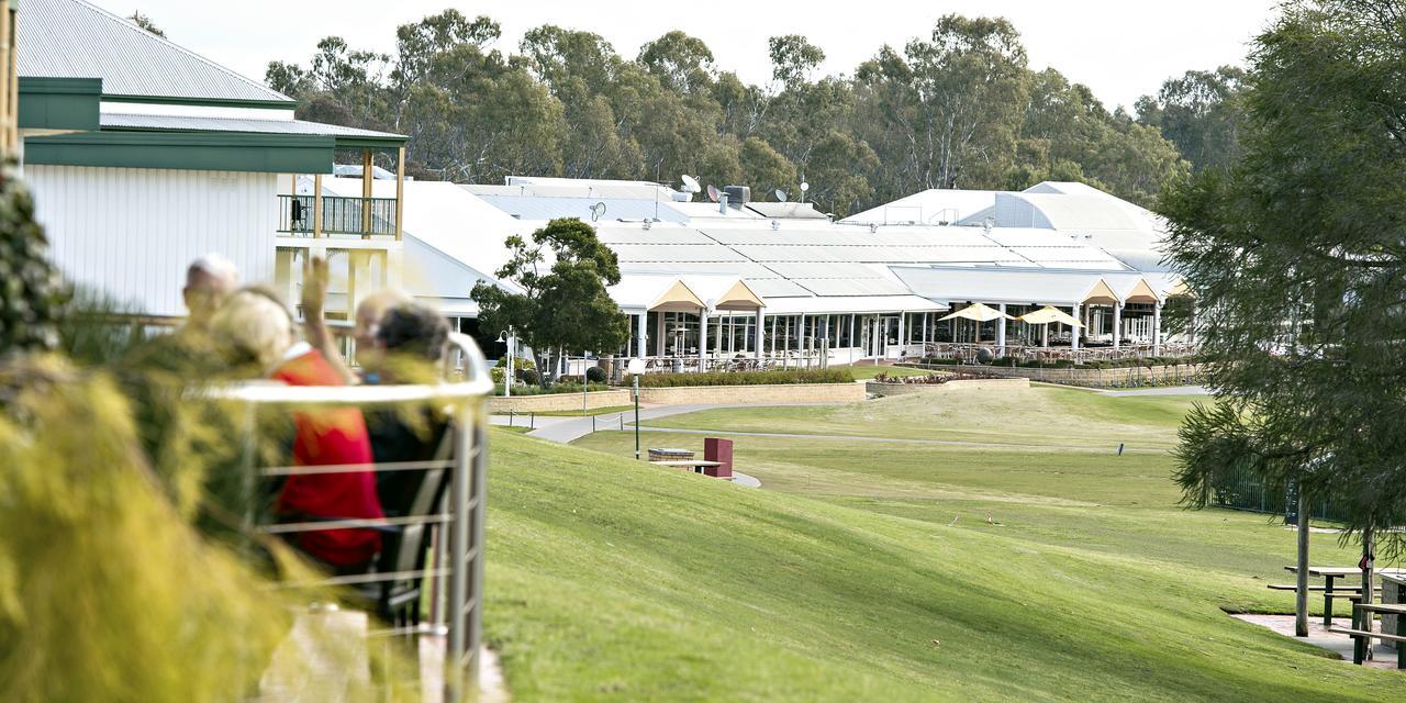 Hotel Yarrawonga Mulwala Golf Club Exteriér fotografie The clubhouse at the Adelaide Oval